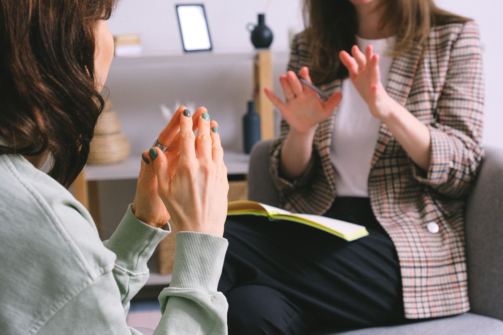 Συζήτηση coaching ανάμεσα σε δύο γυναίκες